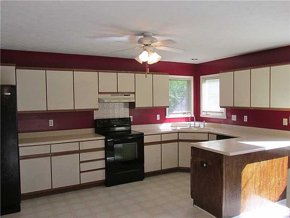 3rd image of 7003 Stonecreek Dr