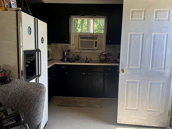 5th image of 833 Wisteria Way