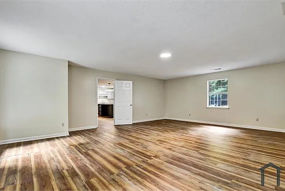 6211 Ward Rd — Photo 23