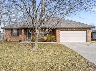 871 W Cambridge Ave, Nixa, MO 65714