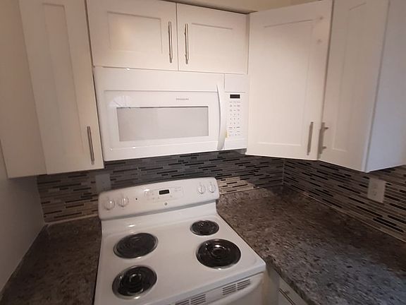 5th image of 7211 Venetian St #12