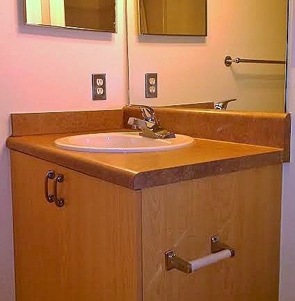 5th image of 812 Villa Cir