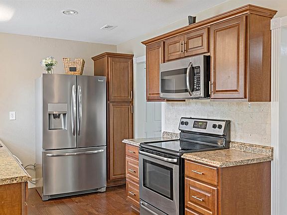 4th image of 2215 Bella Vista Dr