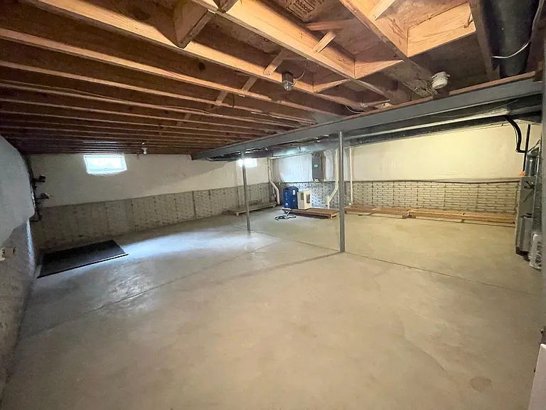 5583 Barney Dr — Photo 25