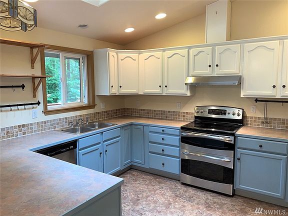 5th image of 22144 Bluewater Dr SE