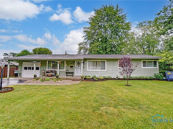 2nd image of 731 Canterbury Dr