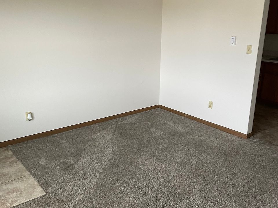 2nd image of 807 Covey Ln APT 1