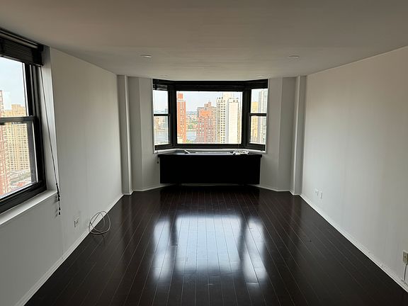 5th image of 200 E 90th St APT 27C