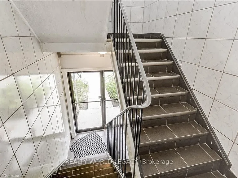 119 Cedar St S #8 — Photo 3