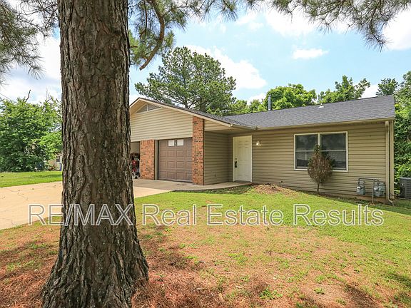 3rd image of 205 White Oak Dr NE #C