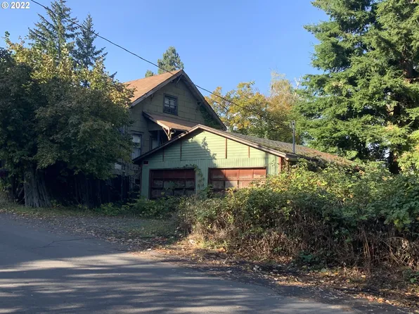 1813 Davis Rd, Oregon City, OR 97045