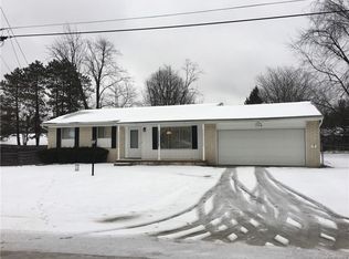 1112 Albert Dr, Fenton, MI 48430