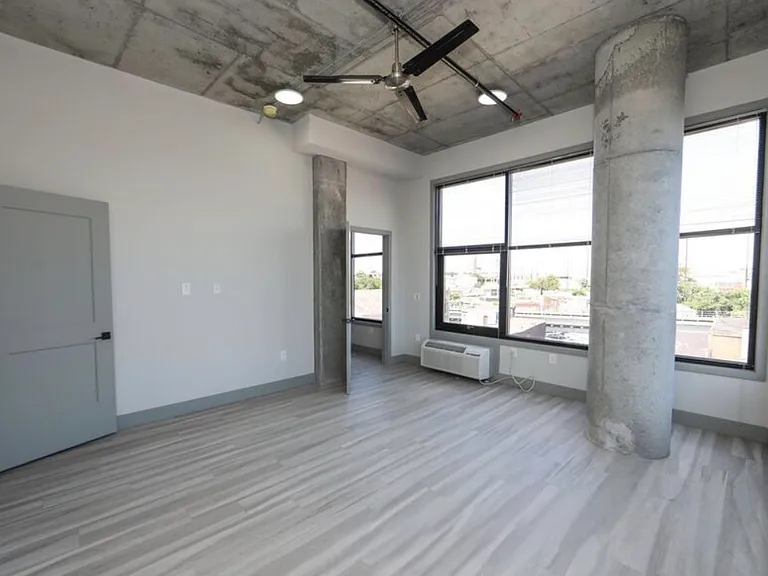 1812 E Venango St #5O1 — Photo 4