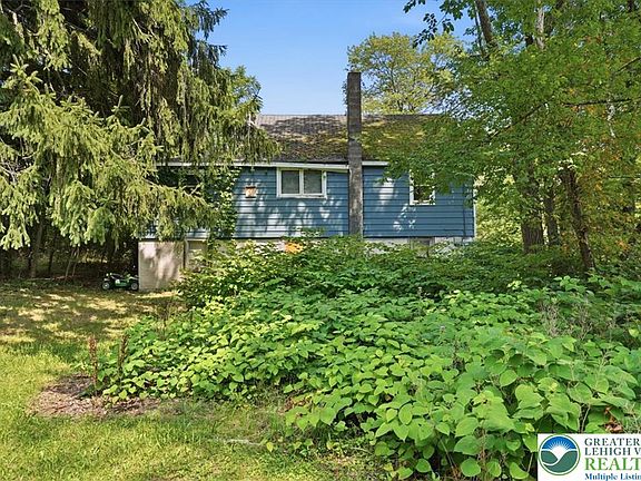 3rd image of 1360 Pocono Blvd