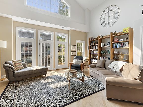 3rd image of 1541 N North Park Ave #3S