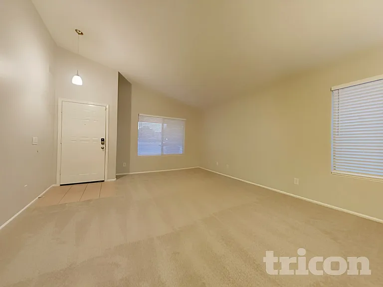 15833 W Moreland St — Photo 2