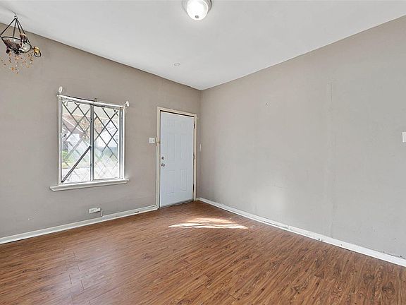 5th image of 6109 Lillian Ave