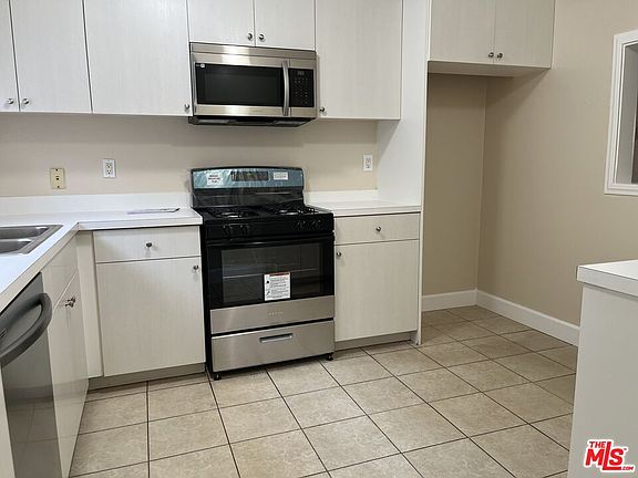 3rd image of 18350 Hatteras St APT 144