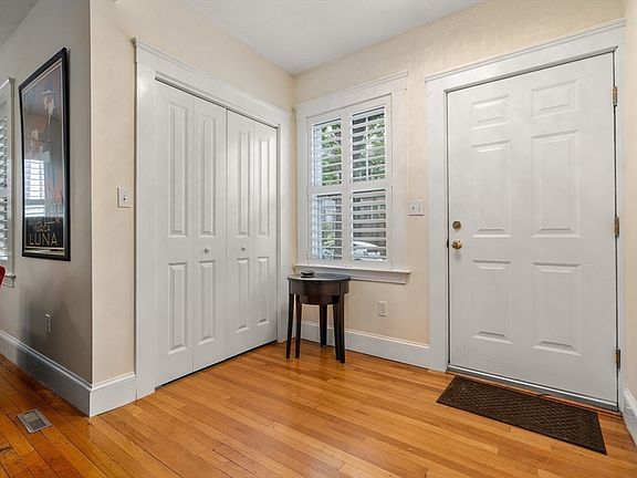 5th image of 10-12 Richardson Ave Unit 2