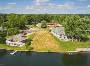 74 Whitefriars Dr, Akron, OH 44319