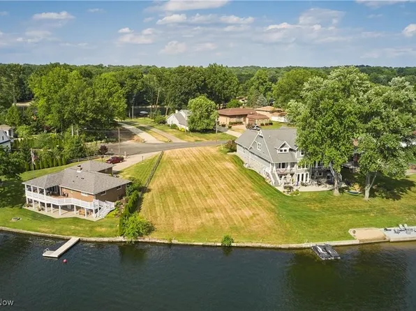 76 Whitefriars Dr, Coventry Township, OH 44319