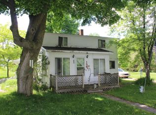 139 N 11th St, Edmore, MI 48829