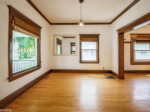 3rd image of 521 Clarence Ave
