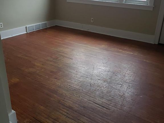 3rd image of 302 Plymouth Ave