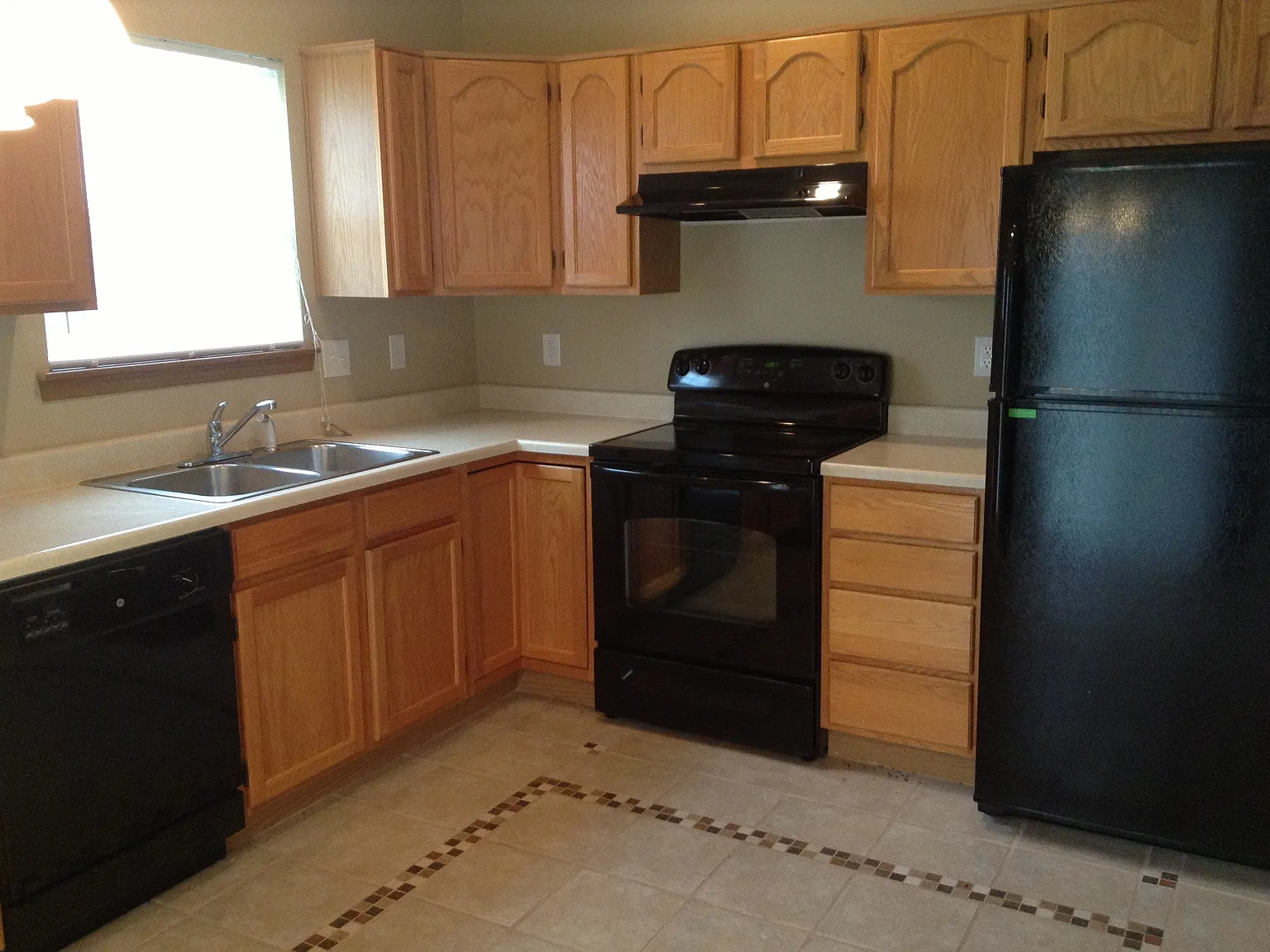3 bed, 2.0 bath, 1256 sqft, $1,730 — Photo 2