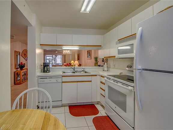 3rd image of 5731 Foxlake Dr APT 3