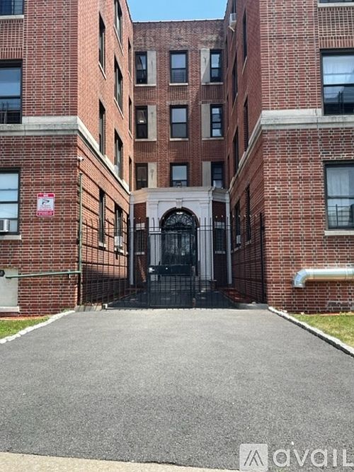 1st image of 6 Locust Hill Ave #3