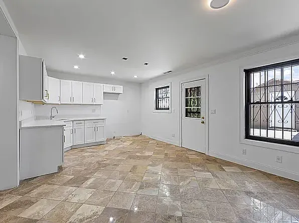 71 Amboy St, Brooklyn, NY 11212