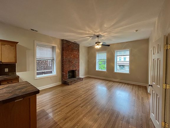 5th image of 217 Stratford Ave #3