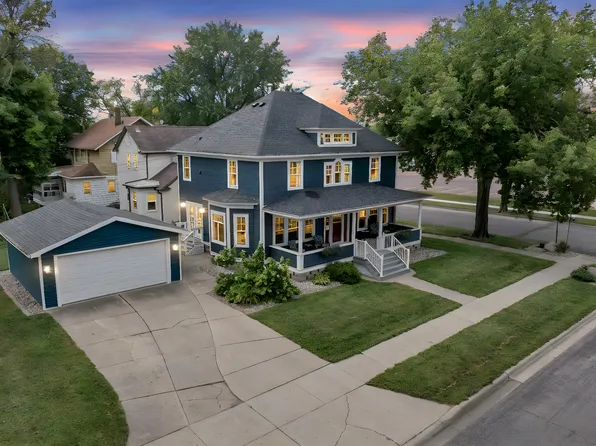 302 E 1st St, Fairmont, MN 56031