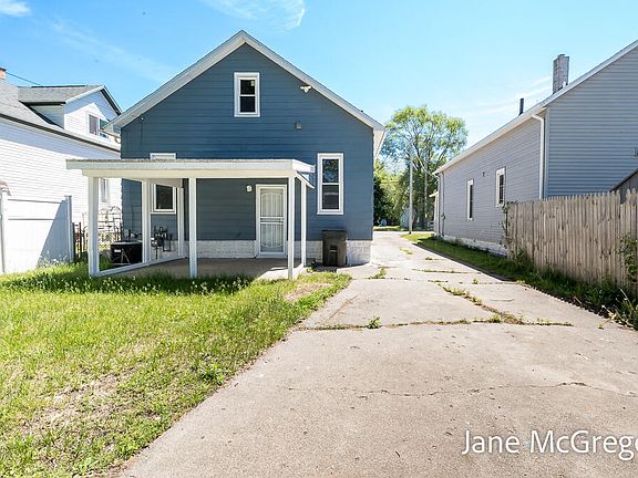 4th image of 2023 Henry St