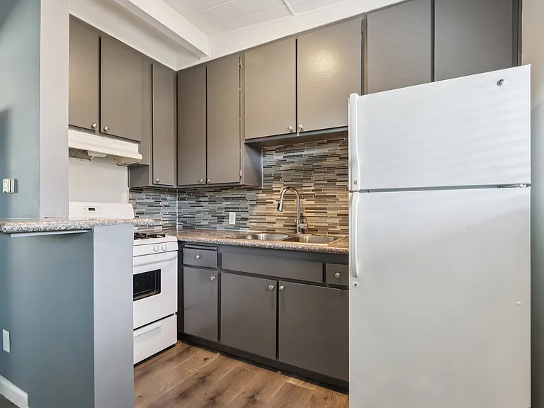4307 W 28th St — Photo 15