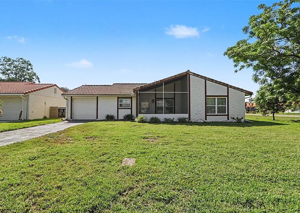 10157 Bluff Ct