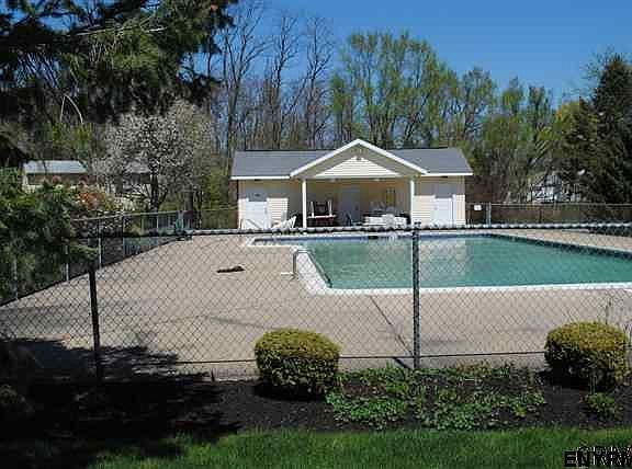 5th image of 902 Greenwich Dr