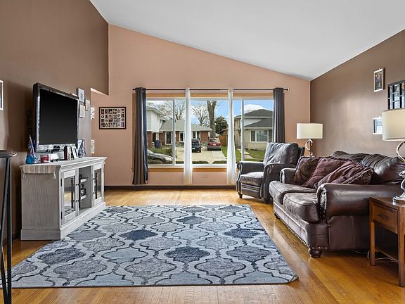 3rd image of 9632 Mayfield Ave