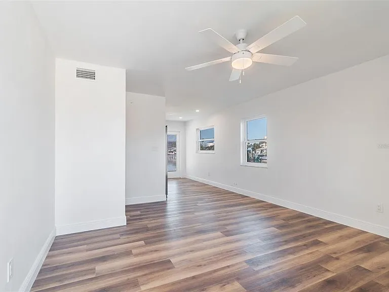 14919 N Bayshore Dr #1 — Photo 9