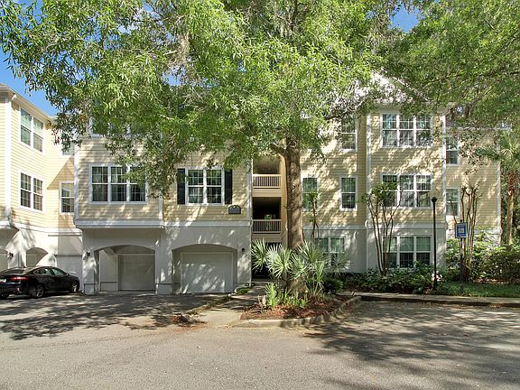 2nd image of 60 Fenwick Hall Allee Aly APT 911