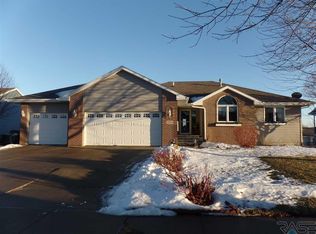 1700 S Paisley Ln, Sioux Falls, SD 57106