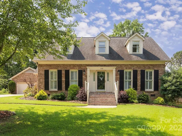 1208 Chausley Ct, Charlotte, NC 28211