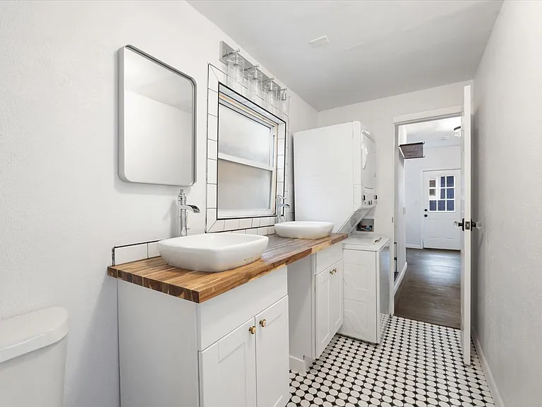 125R Ruxton Ave #2 — Photo 2