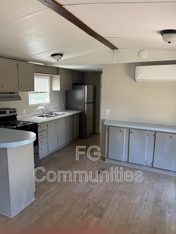 2 bed, 1.0 bath, $995 — Photo 3