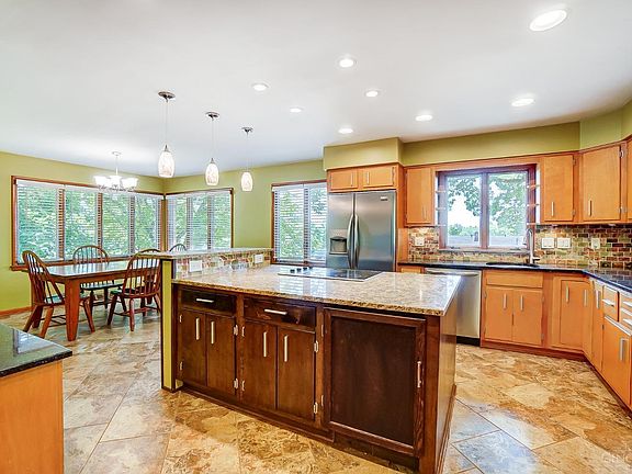 3rd image of 65 Piccadilly Dr