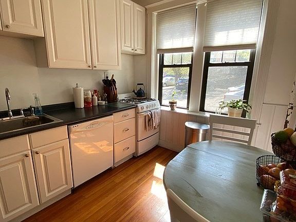 2nd image of 39 Mount Hood Rd APT 2