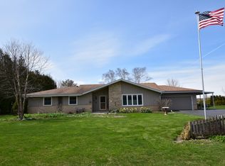 6225 S Baas Dr, New Berlin, WI 53146