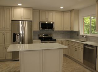 1705 Huntingwood Ln APT D, Bloomfield Hills, MI 48304