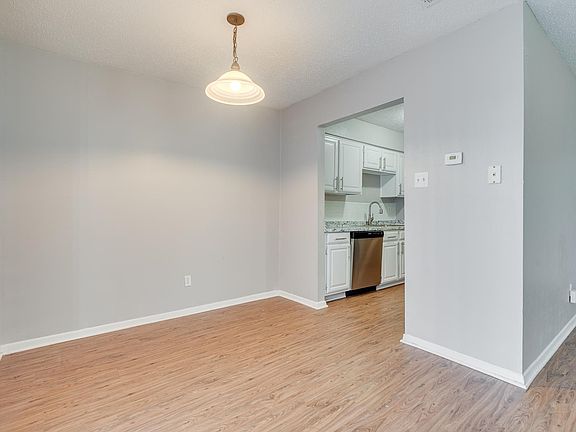 4th image of 3959 N Garland Ave APT 2